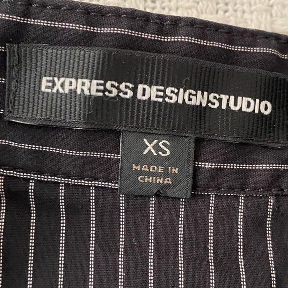 Women's Lotus Ruffle Sleeveless Blouse - Picture 6 of 6